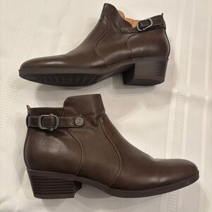 Unisa Brown Faux Leather Ankle Boots 8.5